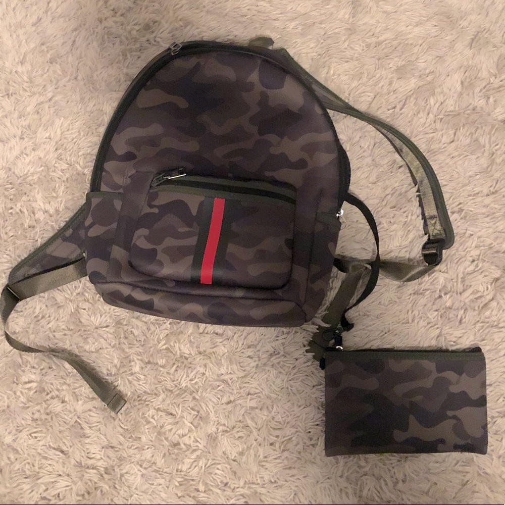 Camouflage backpack with double strap